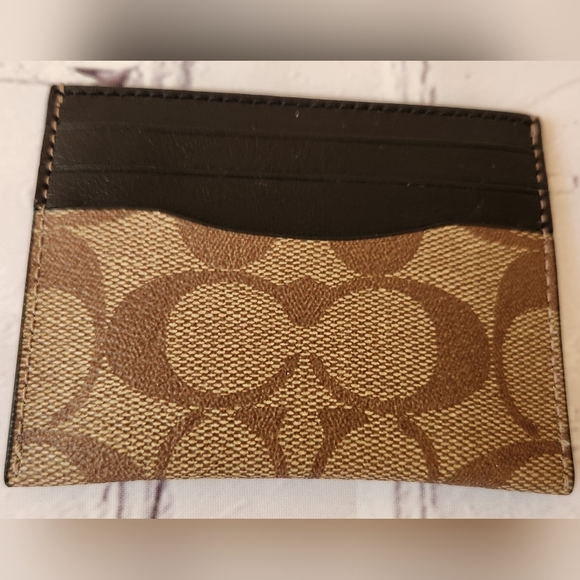 Coach ID Card Case In Signature Canvas NWT - Picture 1 of 3